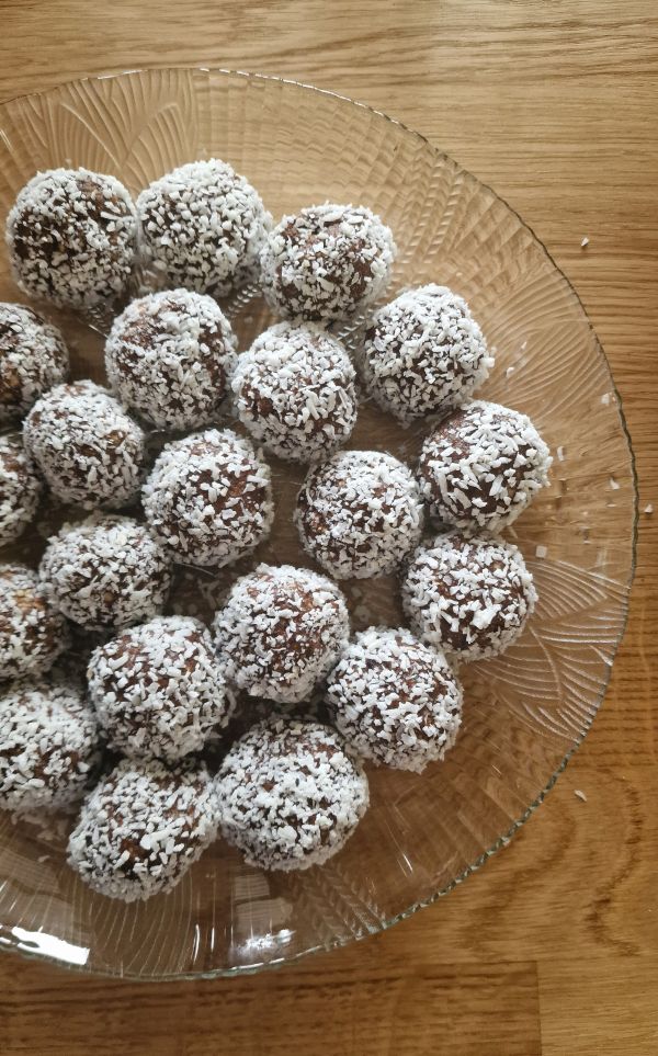 No-Bake Chocolate Date Energy Balls – Simple Recipe